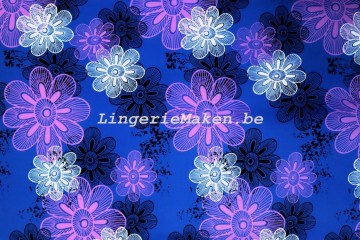 Blauw met bloemen